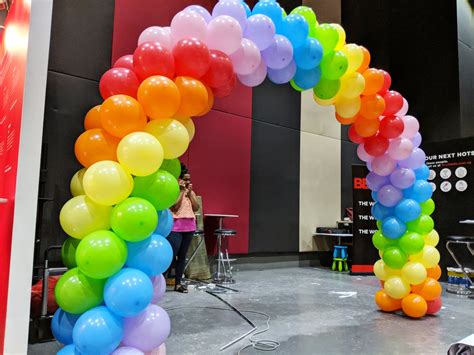 Spiral Rainbow Balloon Arch | THAT Balloons