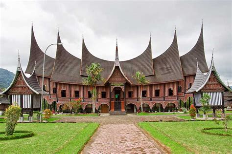 7 Keunikan Rumah Gadang Sumatera Barat - Pergiyuk!