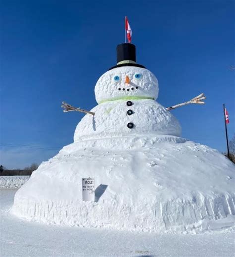 Timmins family builds giant snowman named Rolly | CBC News