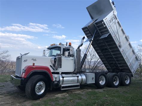 Mack Superliner V8 dump truck - Trucks for Sale - BigMackTrucks.com