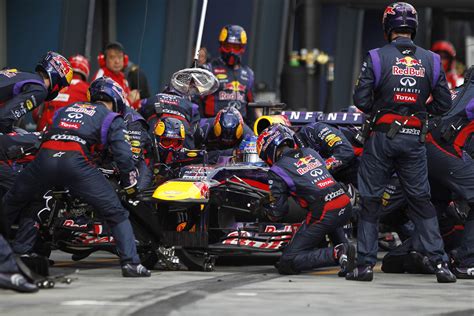 Watch Red Bull Racing Execute An F1 Tire Change In A Record 2.05 Seconds: Video