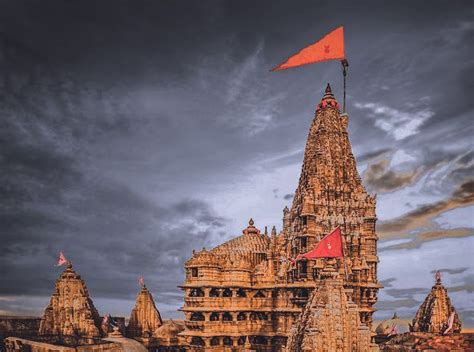 Dwarkadhish Temple: A Sacred Hindu Shrine in Gujarat, India