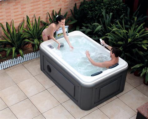 Outdoor Hot Tub Spa | Backyard Design Ideas