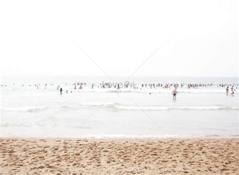 Crowd At Sea Picture And HD Photos | Free Download On Lovepik