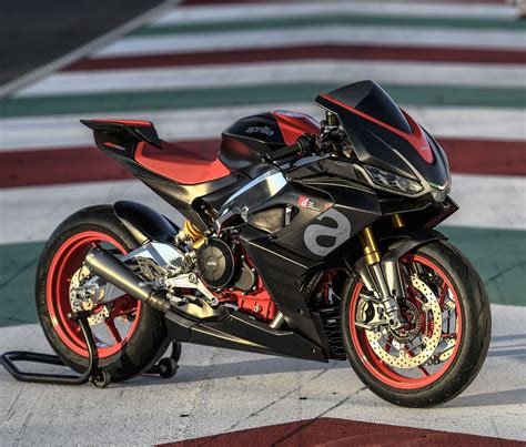 2019 First Look: Aprilia Concept RS 660 | Top Speed