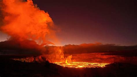 Hawaii eruption not dangerous but offers spectacular sight