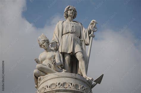 Foto Stock statua di cristoforo colombo | Adobe Stock