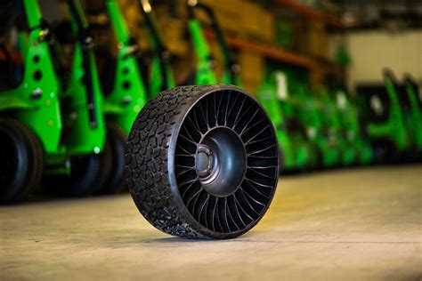 Tweel Tires - The Airless Tires With Incredible Design | CAR FROM JAPAN