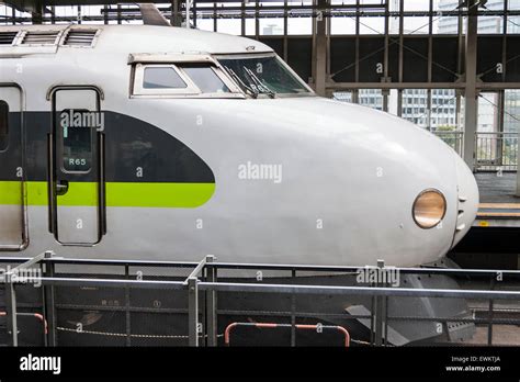 Bullet train side view hi-res stock photography and images - Alamy