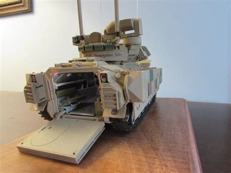 1/35 M3A3 Bradley Fighting Vehicle