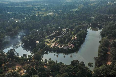 Angkor Wat : A Journey through the Lost City of Khmer Empire | Running ...