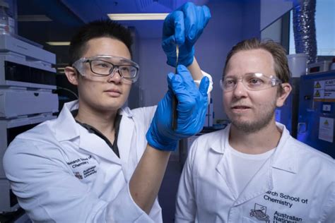 Self-healing, shape-shifting hydrogel behaves like muscle and skin