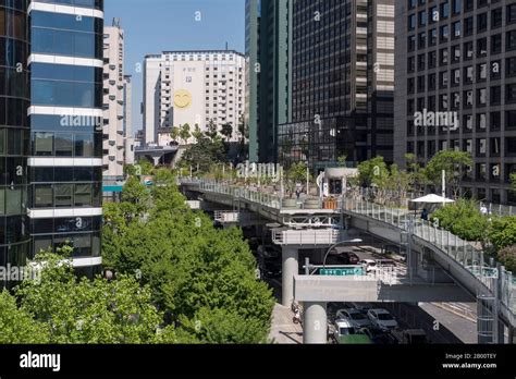 South Korea, Seoul: Seoullo 7017, former highway overpass converted into a public park Stock ...