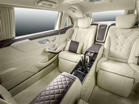 Mercedes Maybach S600 Pullman fully exposed