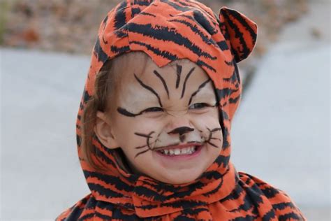 DIY Easy Tiger Face Makeup [Halloween] for Kids – Simplified Motherhood