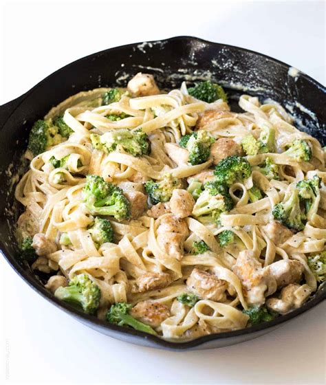 Quick & Easy Fettuccine Chicken Broccoli Alfredo