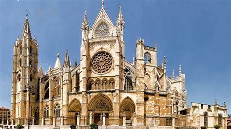 León Cathedral: a spectacle of light within its stained-glass windows