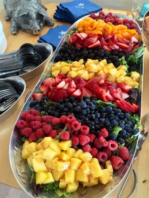 Mixed Greens Salad with Fresh Fruit - Catering by Debbi Covington - Beaufort, SC Snacks Für ...