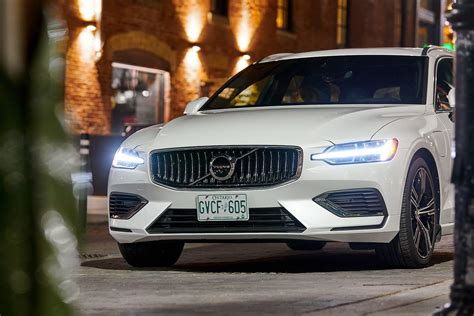 Wagon Review: 2021 Volvo V60 T8 Plug-In Hybrid | Driving