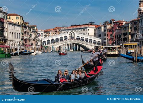 The Rialto Bridge Over the Grand Canal Editorial Photo - Image of sunny ...