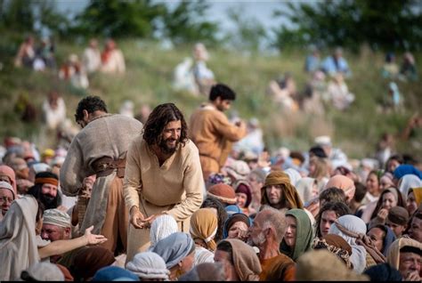 The chosen season 3 episode 8 Jesus feeding the multitudes | Jesus ...