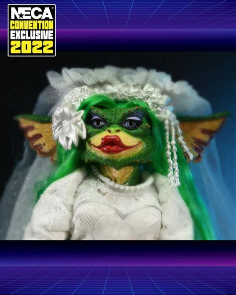 SDCC 2022 exclusive Gremlins 2 Greta in hand - town-green.com