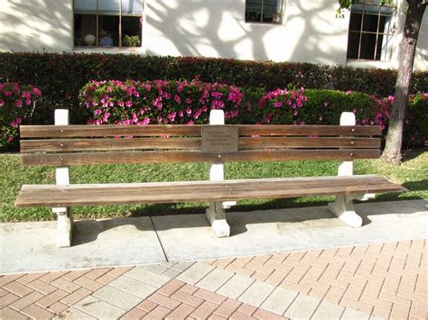 The Forrest Gump bench at Paramount Studios | Paramount studios, Bench, Outdoor decor