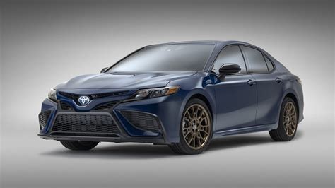 2023 Toyota Camry Hybrid: Choosing the Right Trim - Autotrader