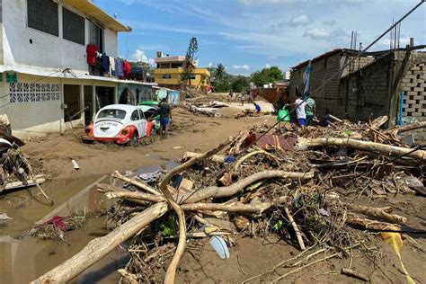 Mexico's Acapulco grows desperate for help after Hurricane Otis ravaged the area : NPR