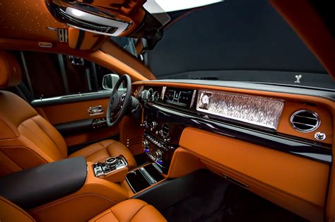 2018 Rolls Royce Phantom interior view - Motor Trend en Español