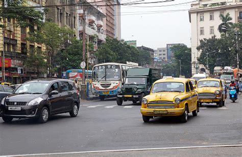 Traffic In Kolkata India Stock Photo - Download Image Now - 2015, Ambassador, Asia - iStock