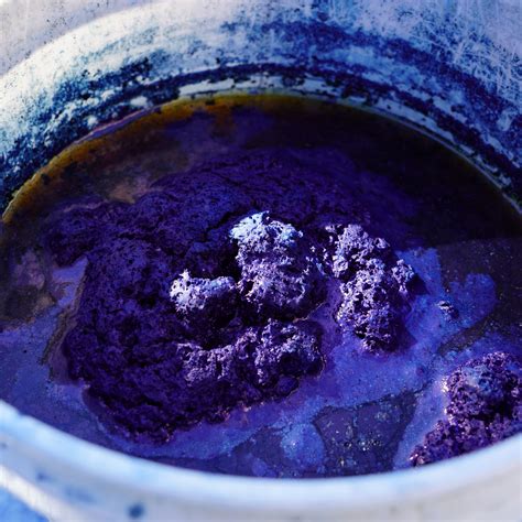 Indigo Dyeing 101: How to Dye with Indigo [Vat Types & Process]