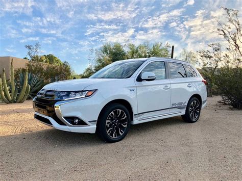 2018 Mitsubishi Outlander PHEV - The Affordable Plug-in Hybrid SUV You've Been Waiting For