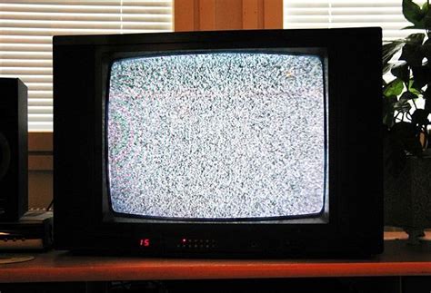 Are there still analog channels broadcasting in the US? - The Solid ...