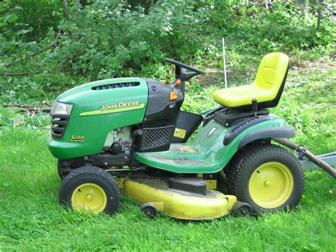 File:John Deere lawn mower.JPG - Wikipedia