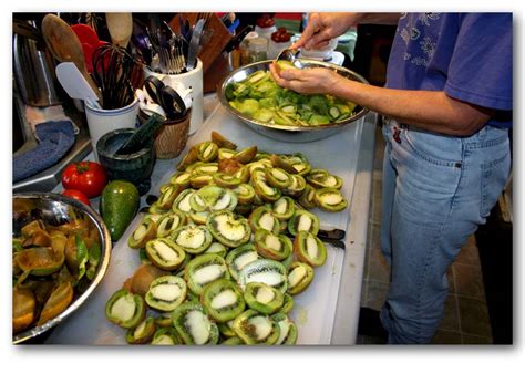 Strolling Vegans: Preserving Kiwi Fruit