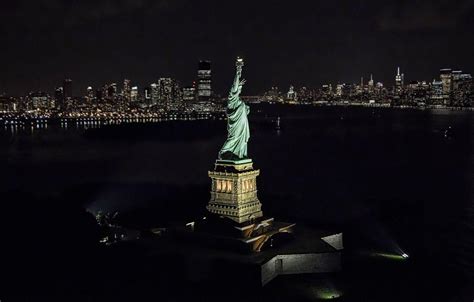 Statue of Liberty at Night Wallpapers - Top Free Statue of Liberty at ...