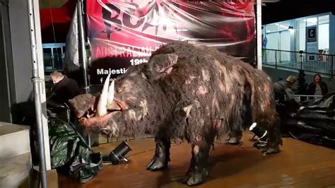 The giant animatronic pig from the horror film BOAR - YouTube