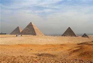 Pyramids vs. Ziggurats - Compare Side by Side | reComparison