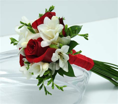 Three Rose Bouquet Freesia – Red – Vegas Wedding Flowers