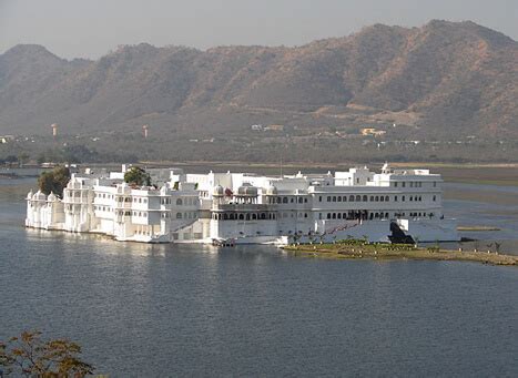 Taj Lake Palace Udaipur – Famous Luxury Hotel & Tourist Attraction, Rajasthan