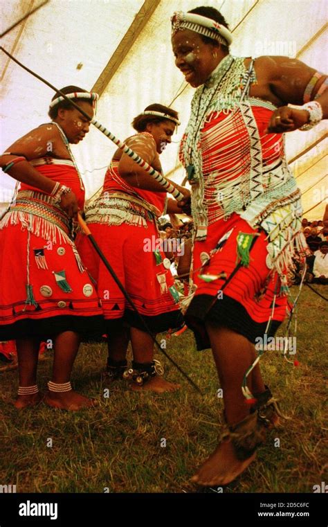 Xhosa dance hi-res stock photography and images - Alamy