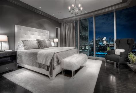 20 Beautiful Gray Master Bedroom Design Ideas