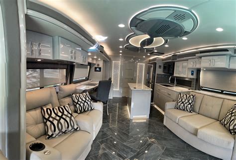 American Coach Unveils New American Eagle Floorplan - RV News