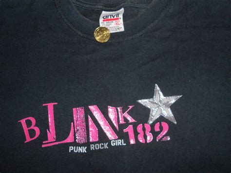 BALQIS BUNDLE: Baju Band "Blink 182-Punk Rock Girl"