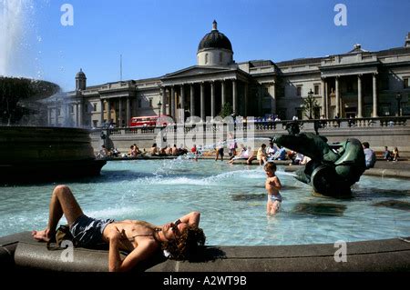 "Trafalgar Square" children playing the fountains in summer Stock Photo: 3470703 - Alamy