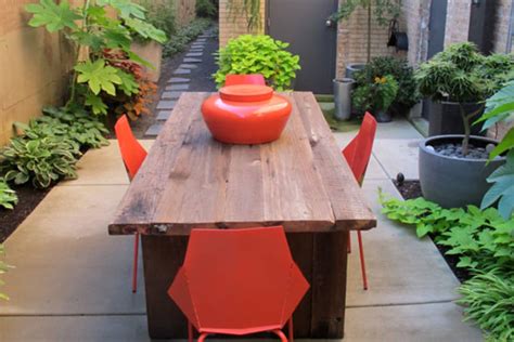 Budget Garden Inspiration: 5 Modest and Lovely Courtyards | Apartment Therapy