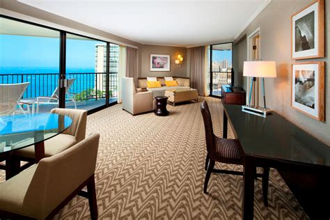 Luxury Waikiki Hotel | Moana Surfrider, A Westin Resort & Spa, Waikiki Beach