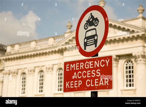 Keep clear road sign hi-res stock photography and images - Alamy