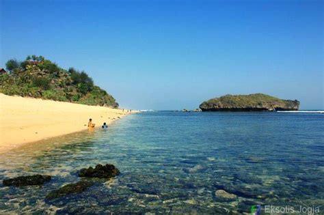 Pantai Sundak | Foto, Lokasi, Rute, Harga Tiket, & Fasilitas